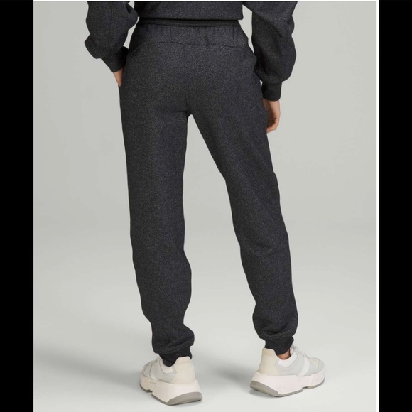 SOLD Lululemon Scuba High-Rise Jogger *Sparkle in Black Size 4 - Picture 2 of 6
